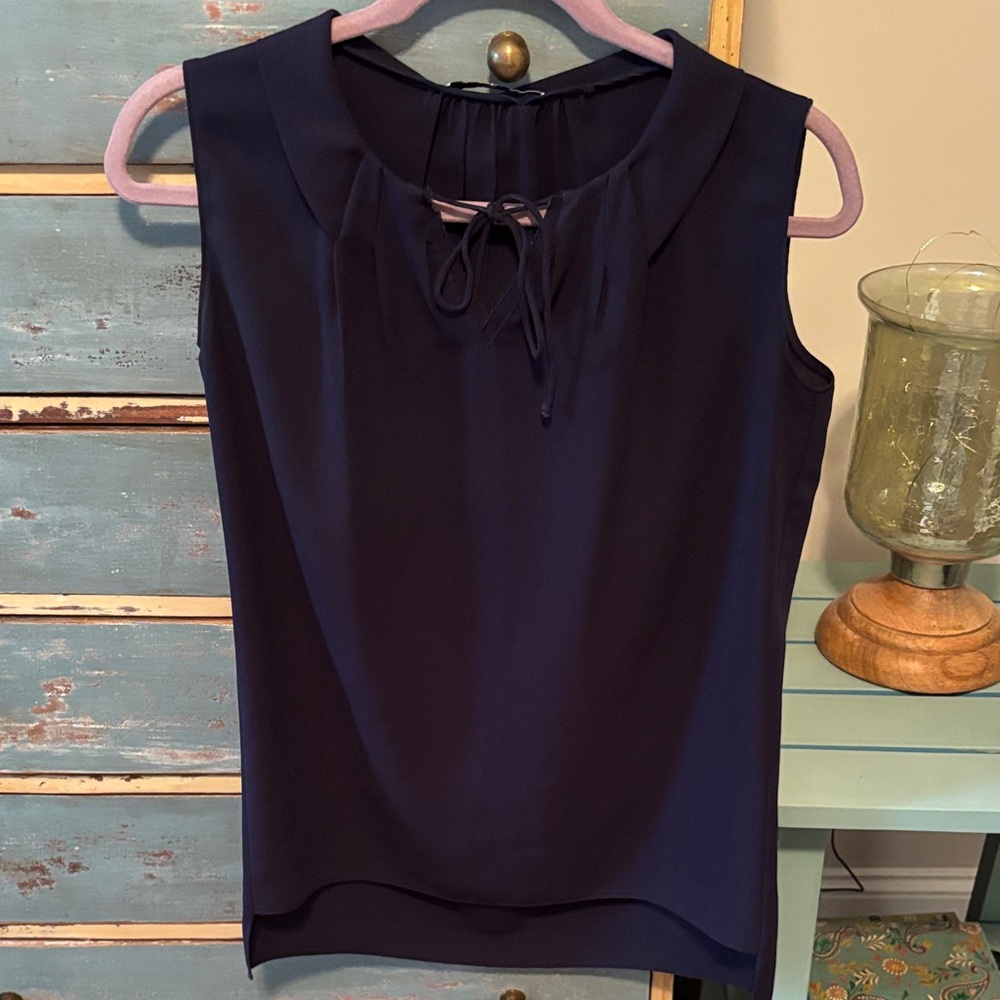T Tahari Navy Sleeveless Tie-Neck top